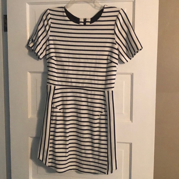 lemieux Dresses & Skirts - Striped dress with cutout back